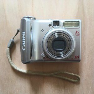 Canon PowerShot A540 6MP digital camera with accessories